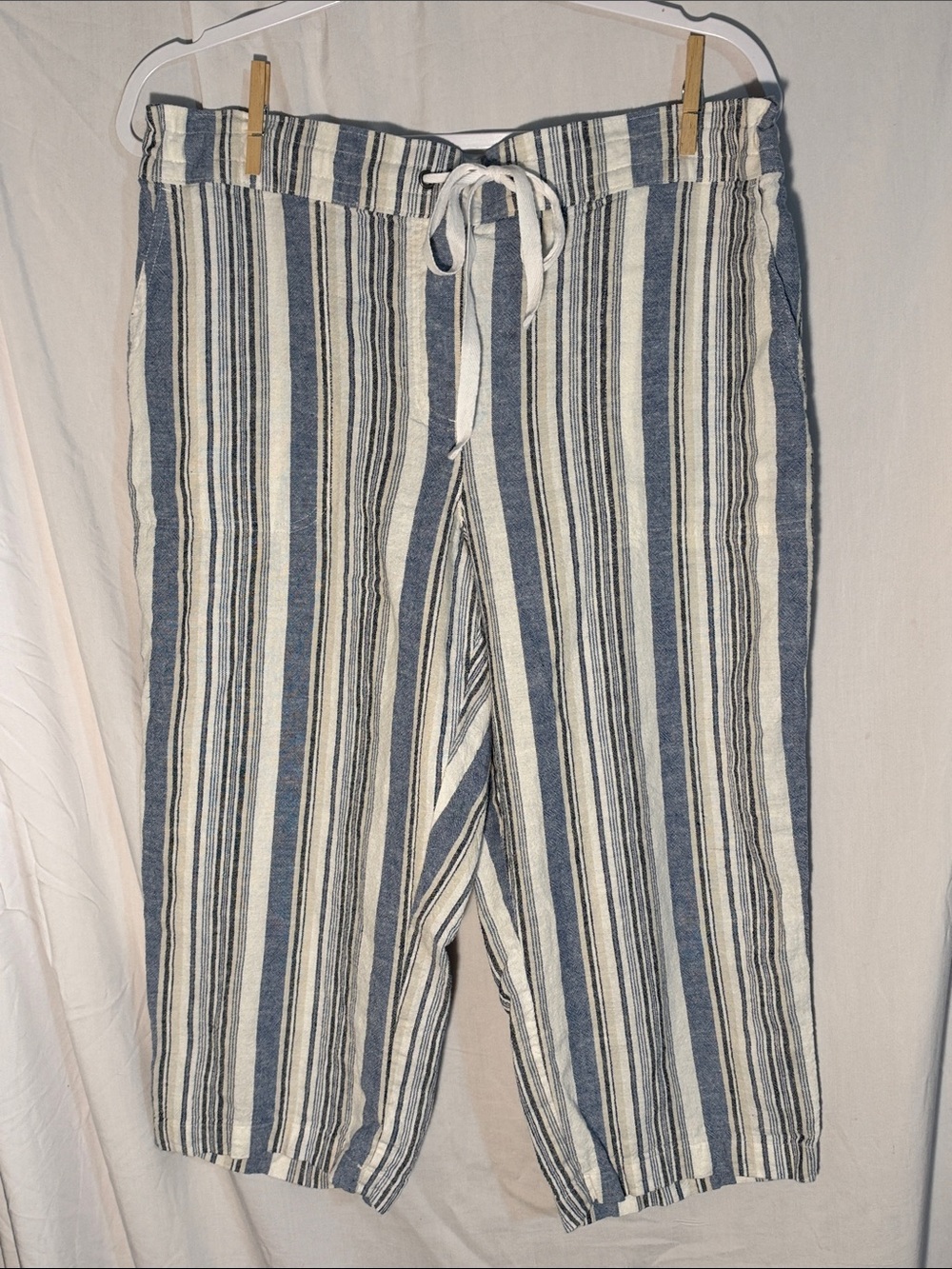 Women's Blue and White Striped Drawstring Capris